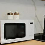 Miku Apartment - Glamorous 1Bedroom Apartment At Olympic Residence